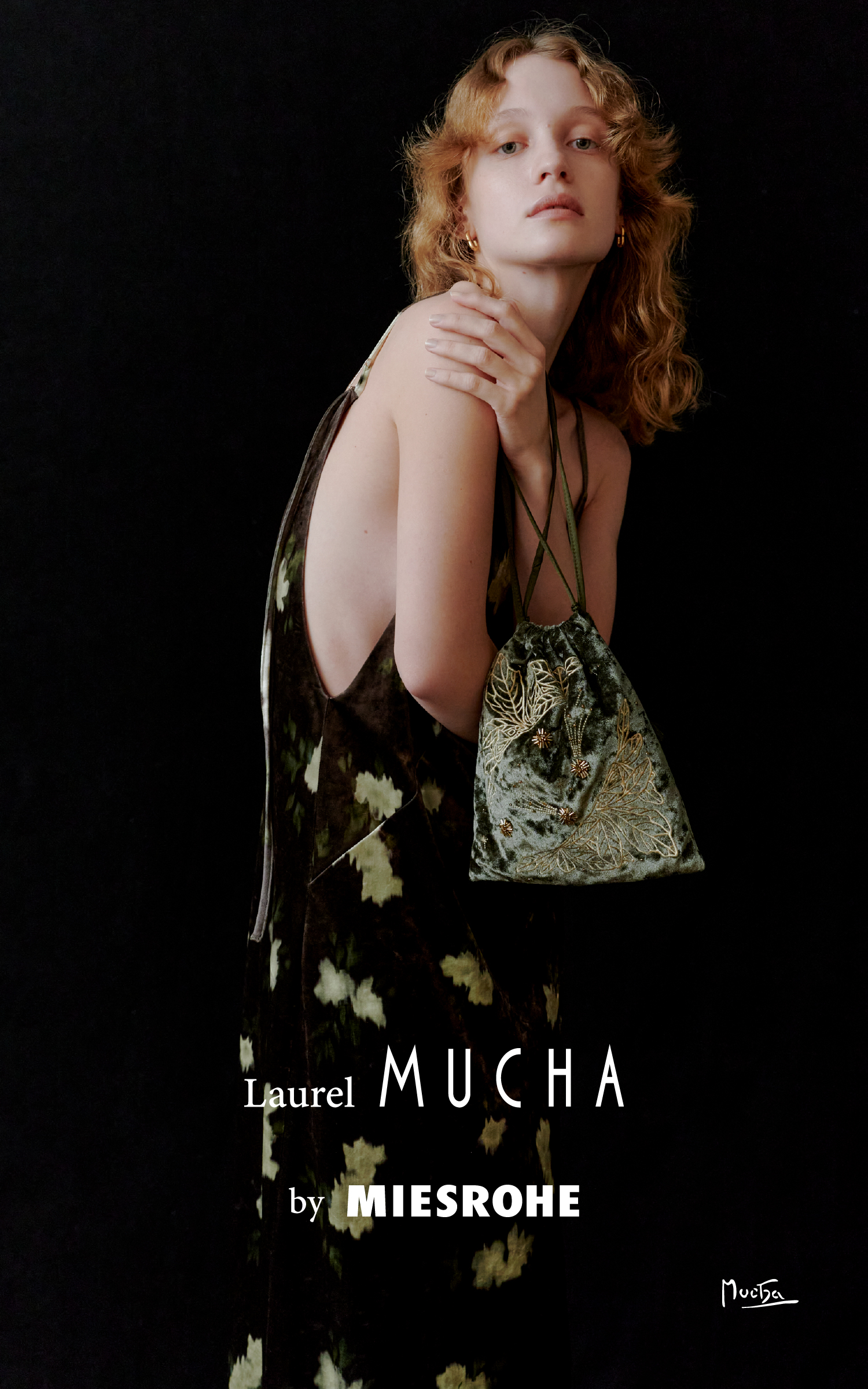 MUCHA meets MIESROHE/Dressを着用するモデル