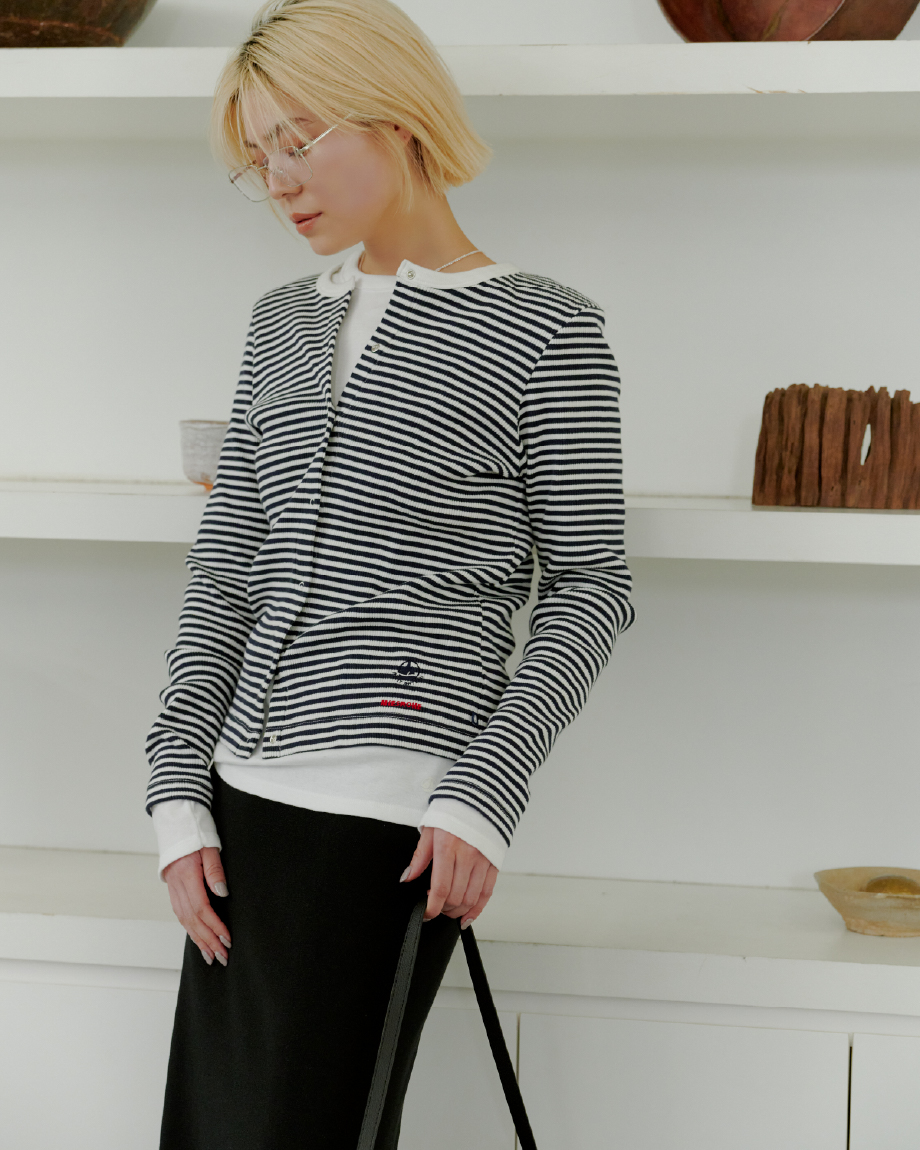 Tops Pants Shoes Accessoryを着用したモデル